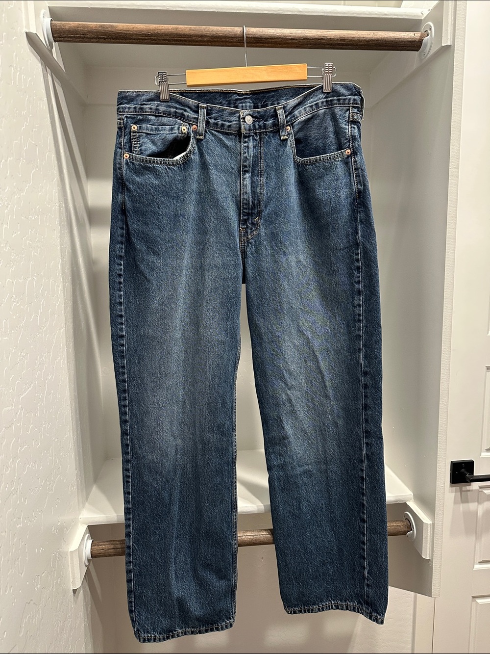 Levi's 565 ‘97 Loose Straight Jeans in Medium Blue (Right Mind) Denim
